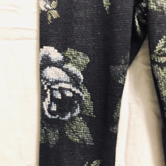 Lululemon Leggings  Floral Pattern - Picture 3 of 14